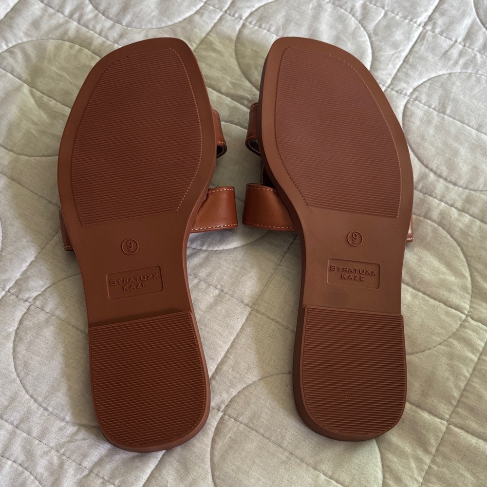 Elegant Tan Leather Sandals - Picture 5 of 7
